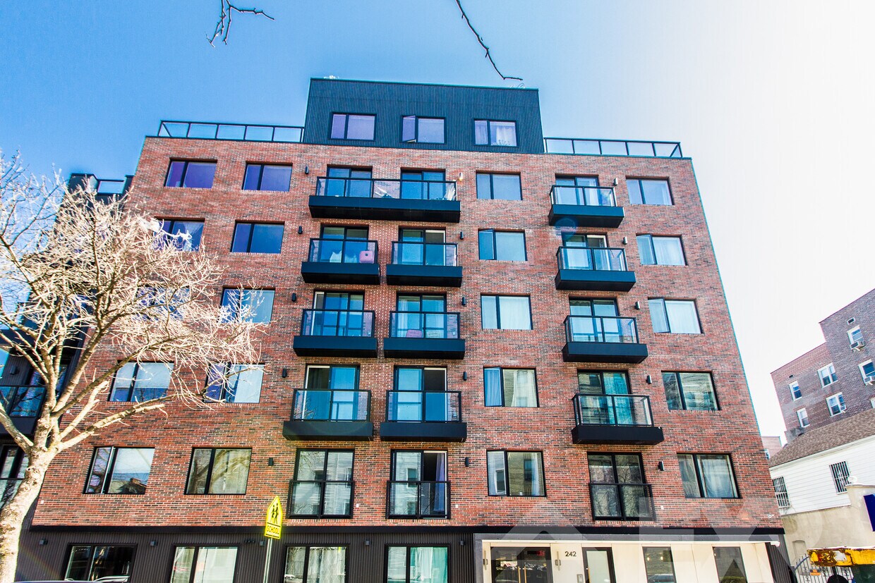Foto principal - 242 Newkirk Ave