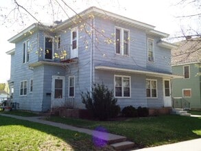 Building Photo - 413 10th St S