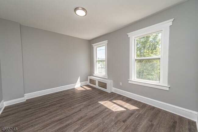 Foto del edificio - 1101 Ringwood Ave