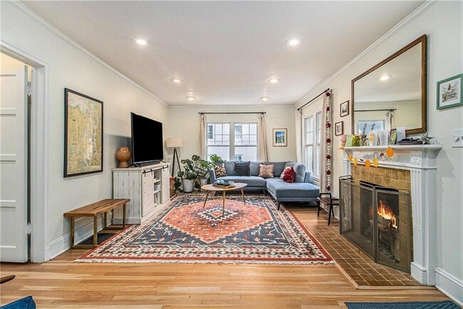 Foto del edificio - 942 Eulalia Rd NE