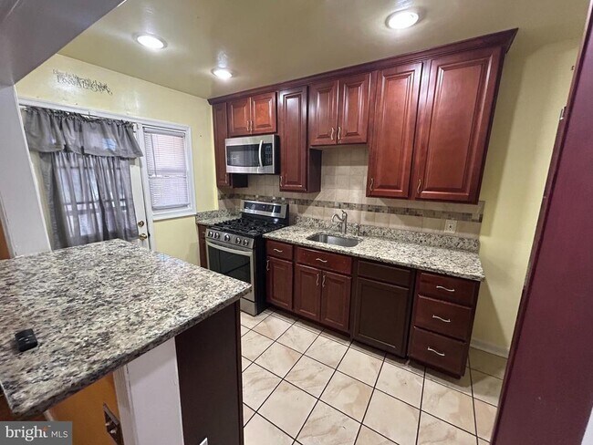 Building Photo - 7908 Wallace Rd