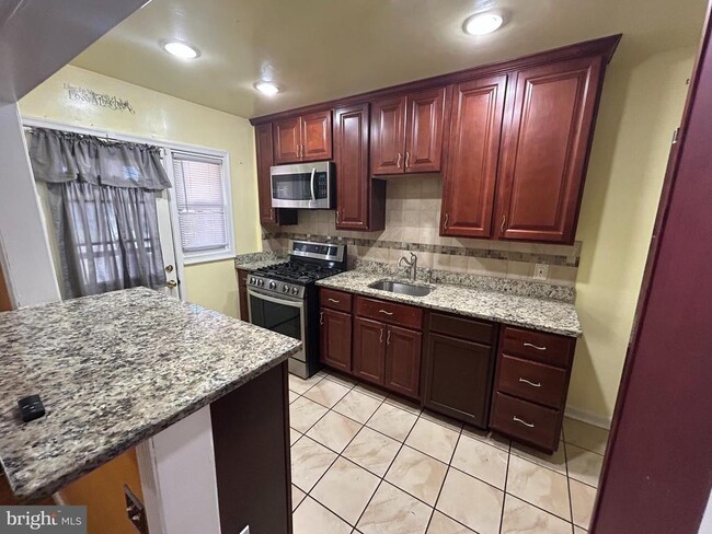 Foto del edificio - 7908 Wallace Rd