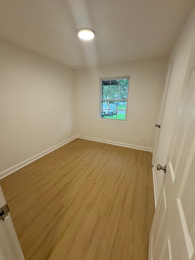 Building Photo - 2611 Sunny Acres Dr N