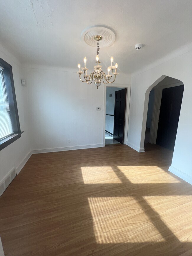 Foto del edificio - 8955 Mayfield Ct