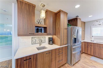 Building Photo - 14813 Laguna Dr