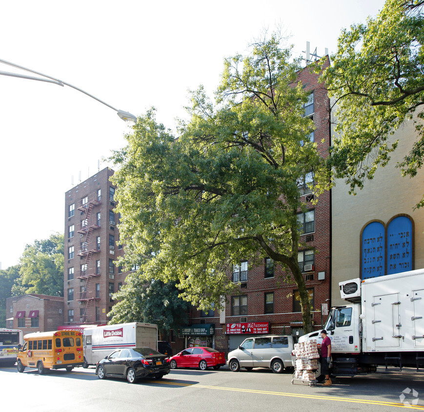 Building Photo - 3890 Sedgwick Ave