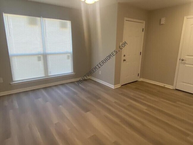 Foto del edificio - 1311 Lee Mac Dr