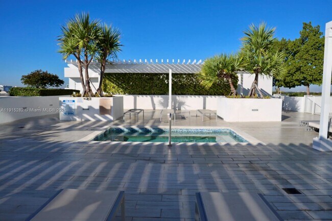 Foto del edificio - 4250 Biscayne Blvd