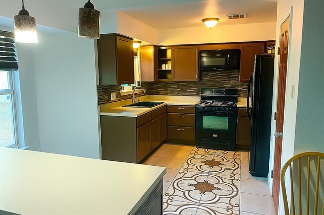 Foto del edificio - 5001 Lambs Ln