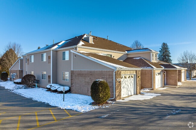 Building Photo - Evergreen North