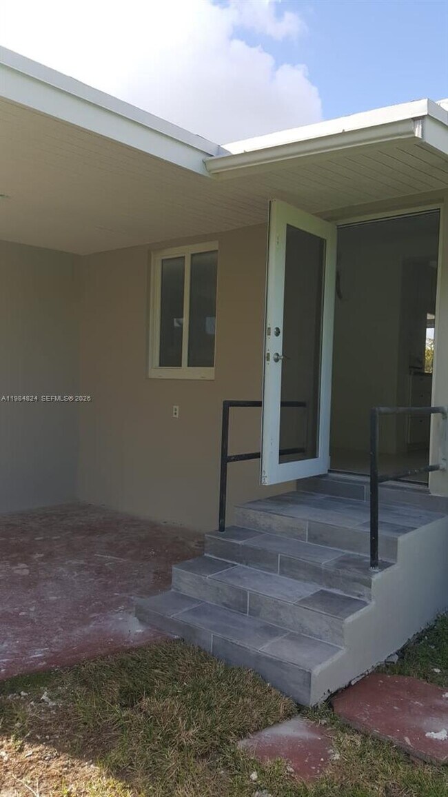 Building Photo - 6300 SW 21st St