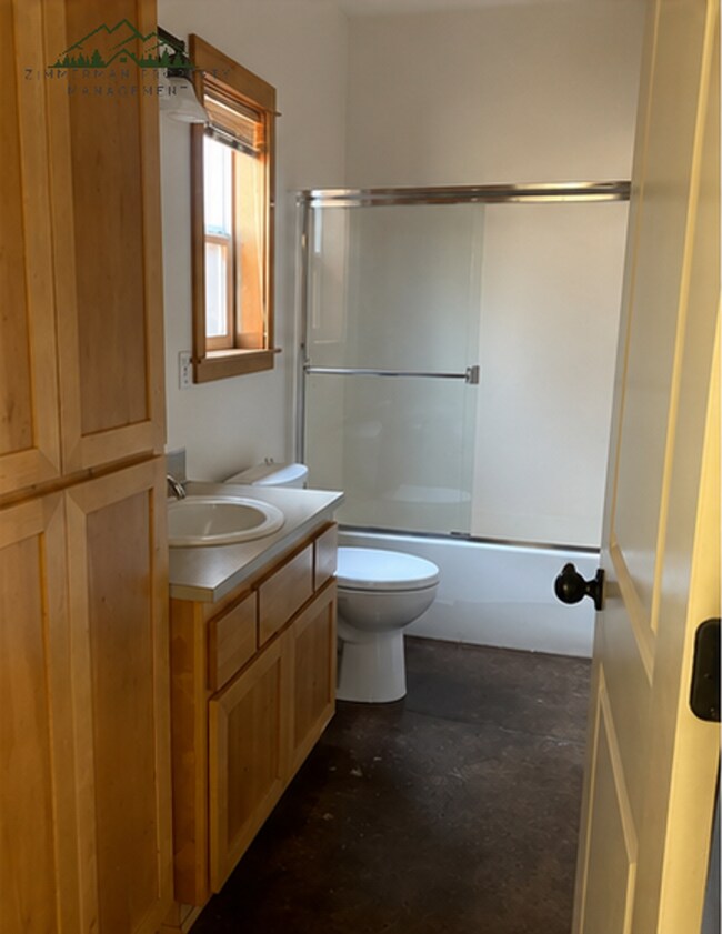 Foto del edificio - 2 bedroom 1 bathroom townhouse