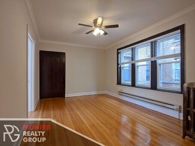 Building Photo - 1421 W Hutchinson St