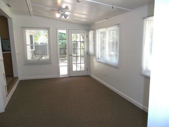 Foto del edificio - Charming Ranch Home Near the Foothills