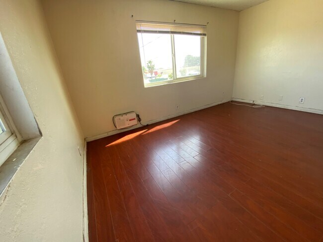 Foto del edificio - 265 E 2nd St