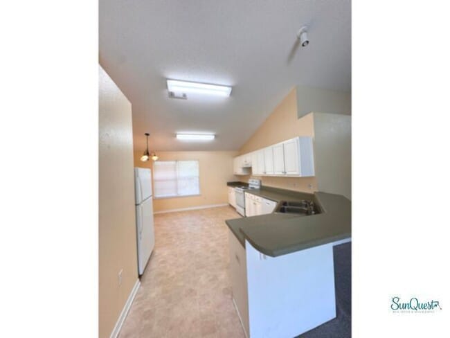 Foto del edificio - Spacious all brick home in Gulf Breeze.