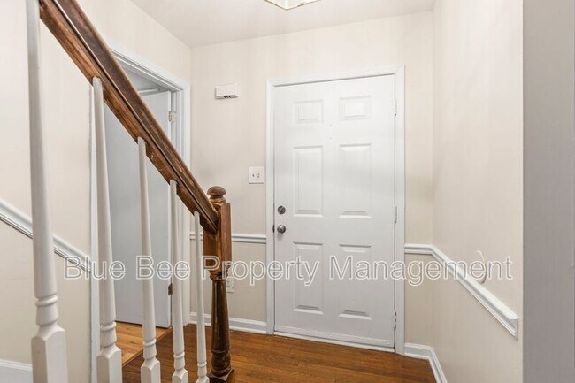 Building Photo - 7032 Battlefield Green Dr