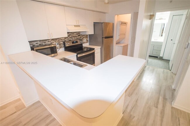 Foto del edificio - 12130 St.Andrews Pl