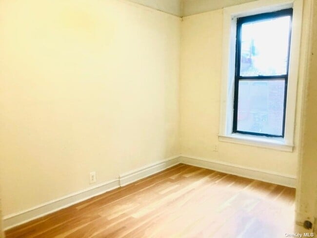 Building Photo - 143-56 Roosevelt Ave
