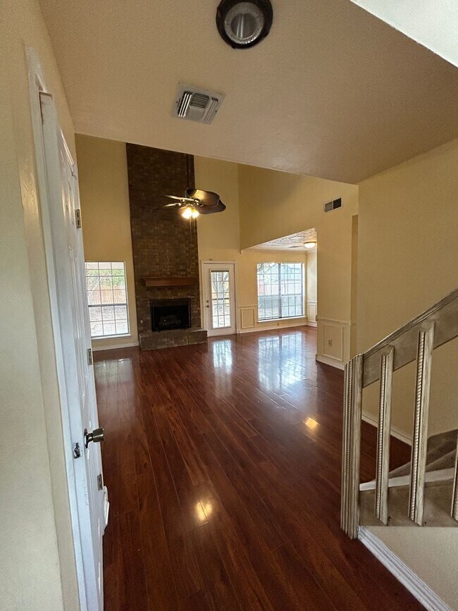 Building Photo - 4-bedroom AVAILABLE NOW in the BISHOP SCHO...