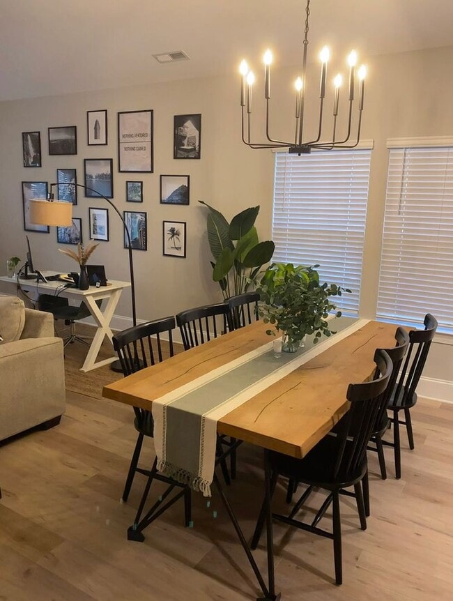 Building Photo - REDUCED! Beautiful 3 Bedroom 2 Bath Home i...