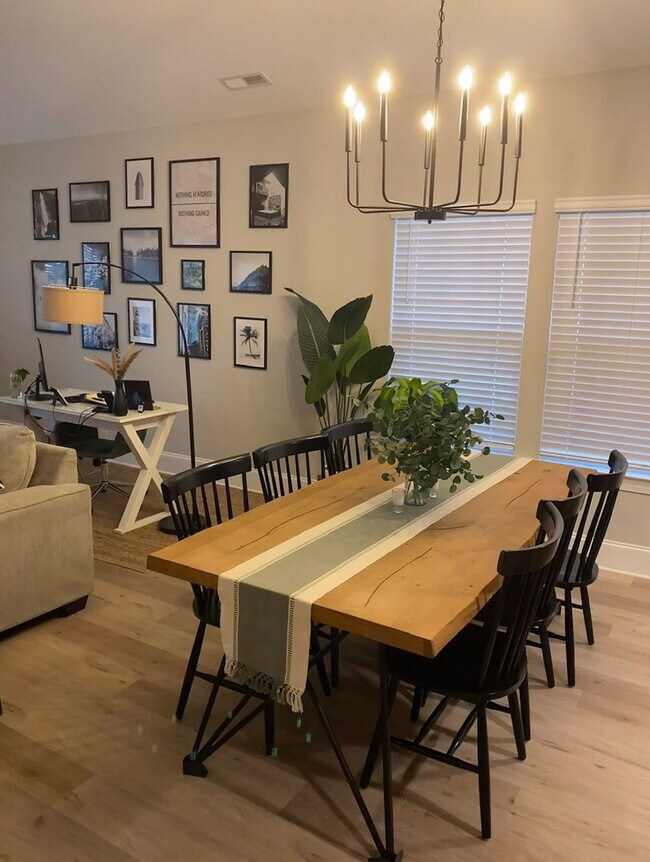 Foto del edificio - REDUCED! Beautiful 3 Bedroom 2 Bath Home i...