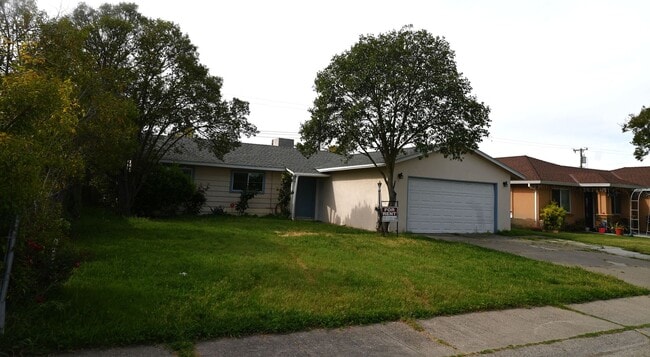 Building Photo - Beautiful home located in Sacramento!