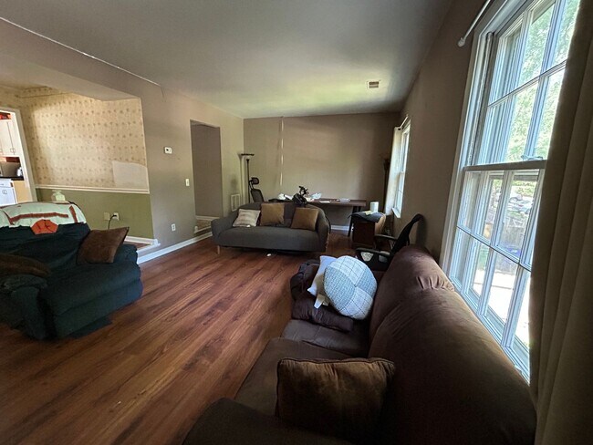Building Photo - 4 Bedroom, 2.5 Bath Townhouse for Rent – $2,700/Month