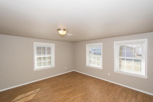 Foto del edificio - 1/1 Retreat! Very Spacious Open Floor Plan!