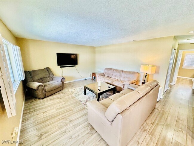 Foto del edificio - 4631 Bayshore Dr