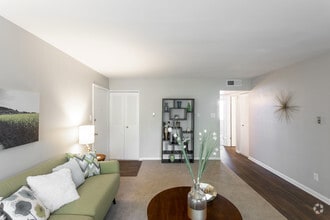 2BR, 1BA - 1000 SF - Oak Park
