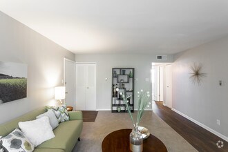 2BR, 1BA - 1000 SF - Oak Park