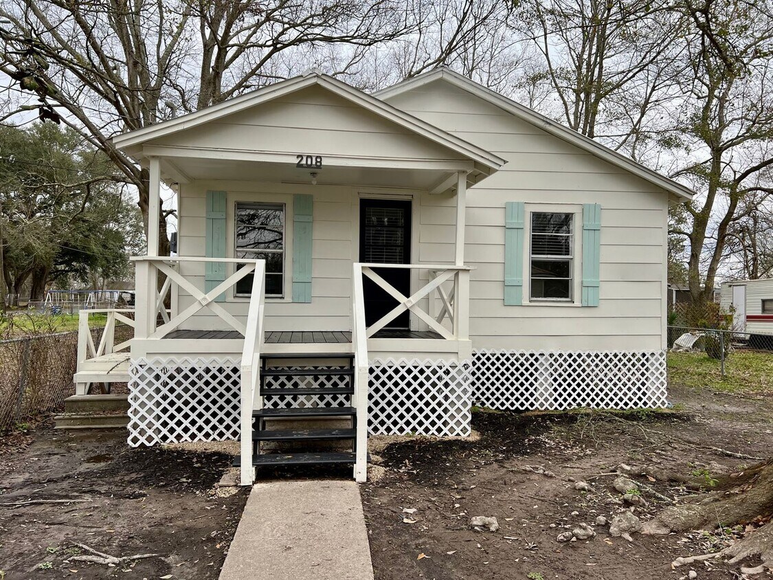Primary Photo - 3 Bedroom, 2 Bathroom Home in Duson!