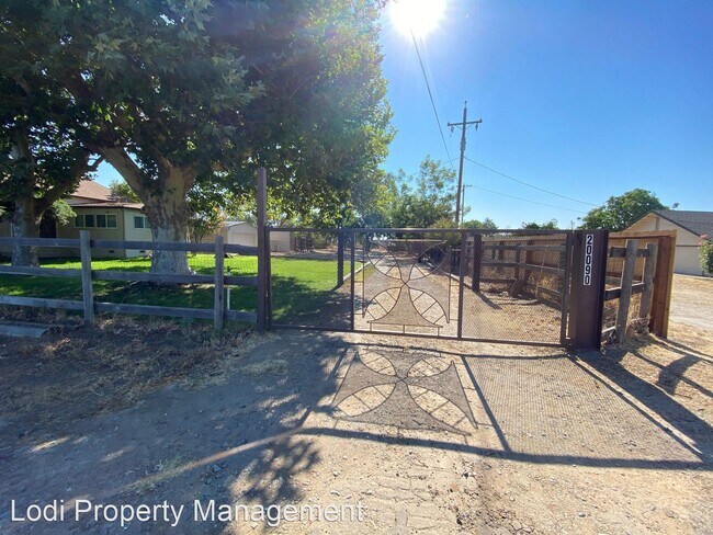 Foto del edificio - 3 br, 1.5 bath House - 20090 N KENNEFICK ROAD