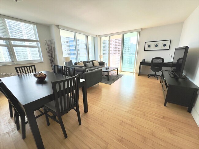 Foto del edificio - 1155 Brickell Bay Dr