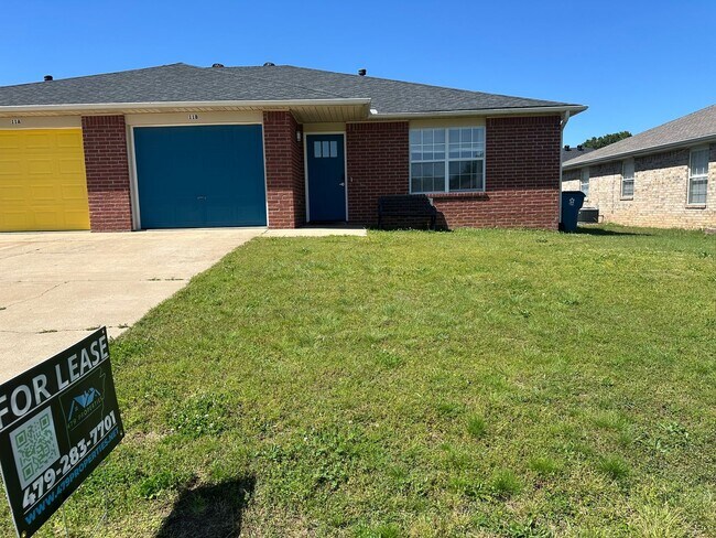 Foto del edificio - Available Now!  3 Bedroom, 2 Bathroom in Prime Bentonville Location, w/ Garage and Fenced-in Back...