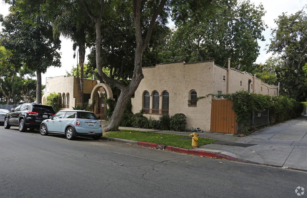 Edificio - 1165 N Orange Grove Ave