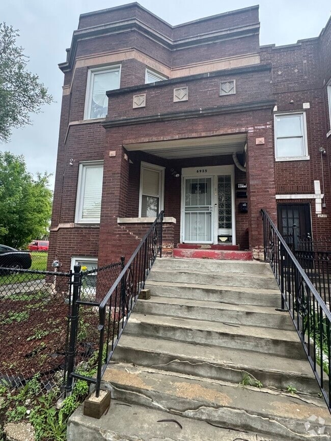 Building Photo - 6935 S Laflin St