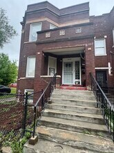 Building Photo - 6935 S Laflin St