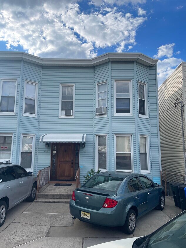 Primary Photo - 719 Columbia Ave