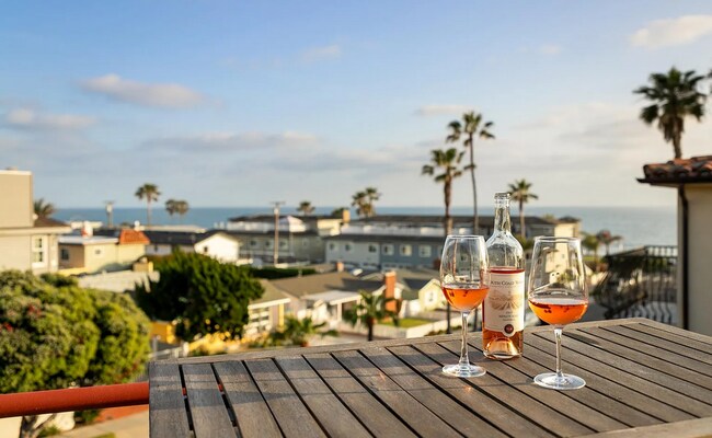 Foto del edificio - Luxurious Carlsbad Beach Townhouse - Your ...
