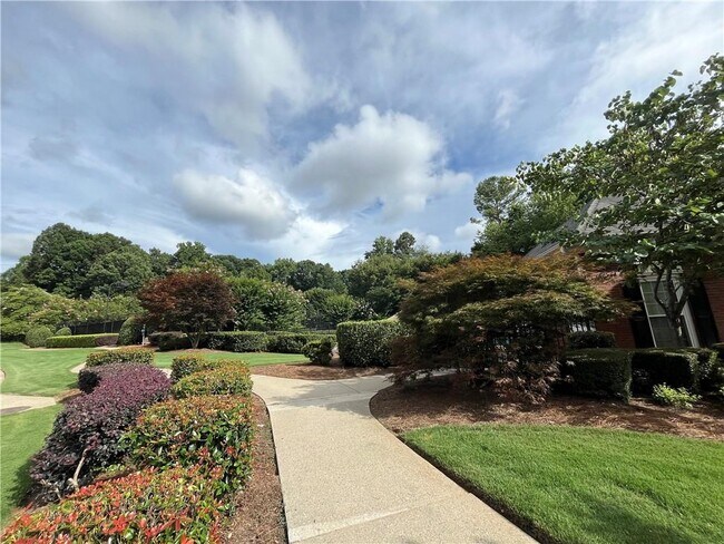 Foto del edificio - 1650 Silverleaf Way