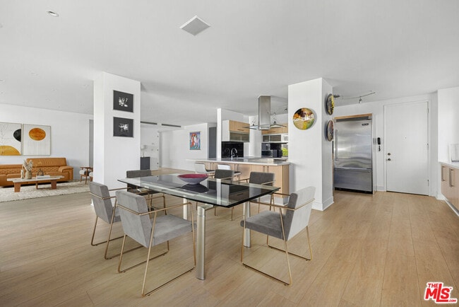 Building Photo - 1100 Alta Loma Rd