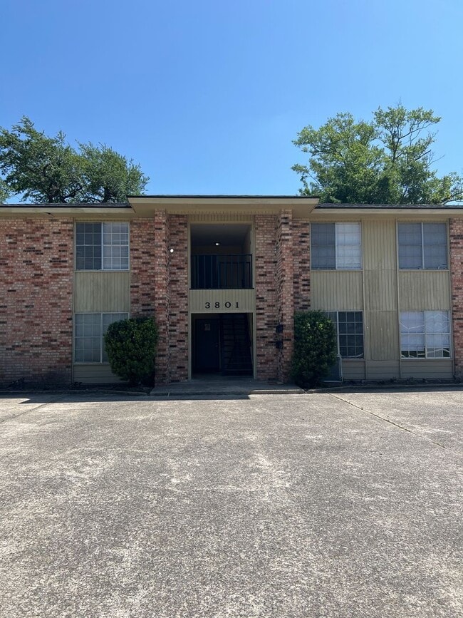 Building Photo - 3801 Kirkman St
