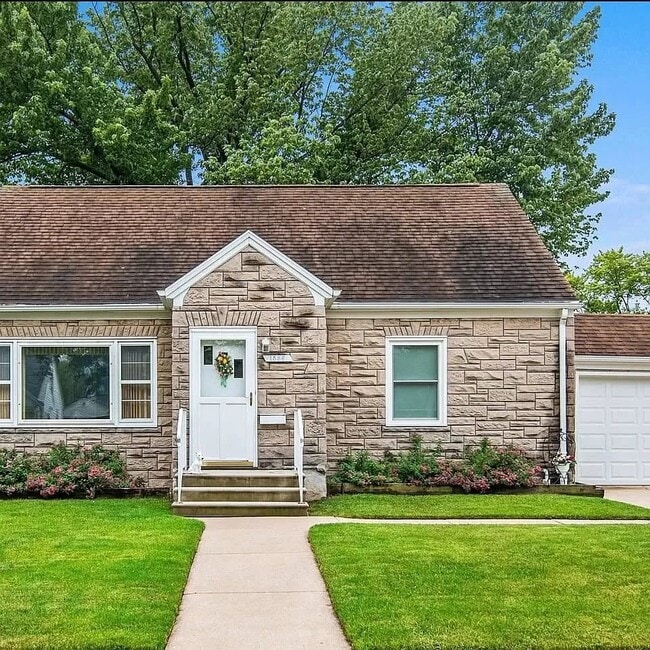 Building Photo - 1586 Edison St
