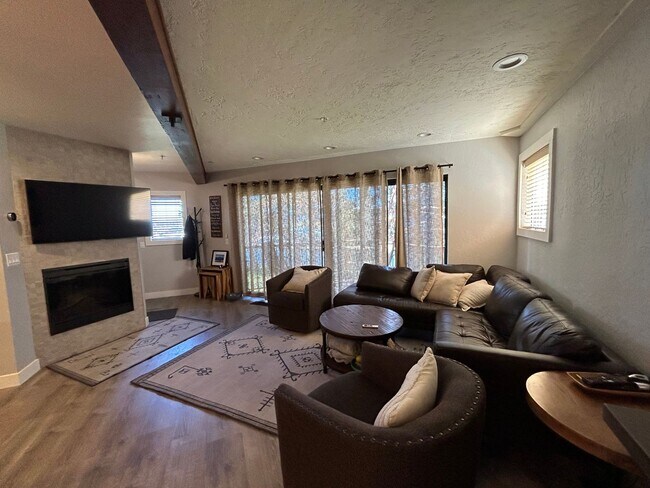 Foto del edificio - Remodeled 3 Bedroom Tahoe Keys Condo with ...