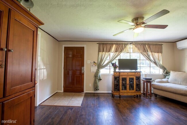 Building Photo - 1 br, 1 bath House - 8921 Sherbourne St