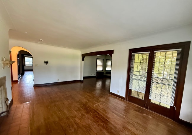 Photo - 3505 Ravenwood Ave Apartment