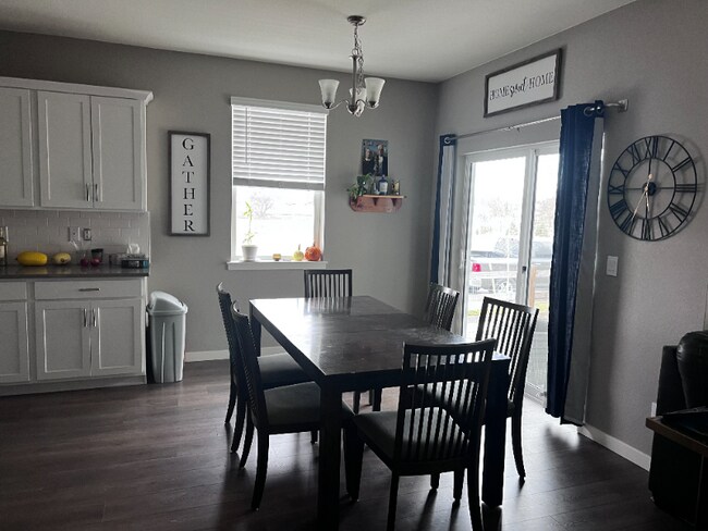 Foto del edificio - 4202 Fox Grove Dr