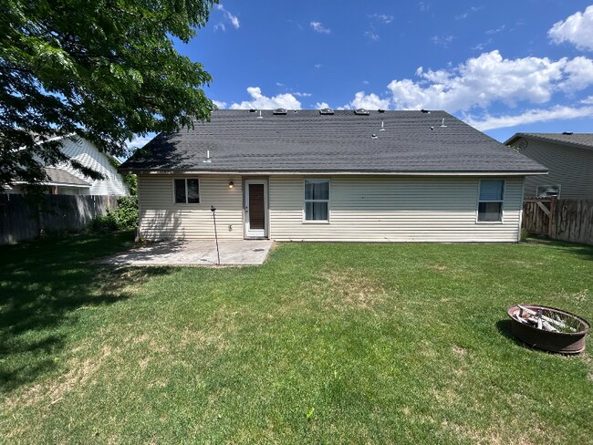 Foto del edificio - 517 Meadowview Ln